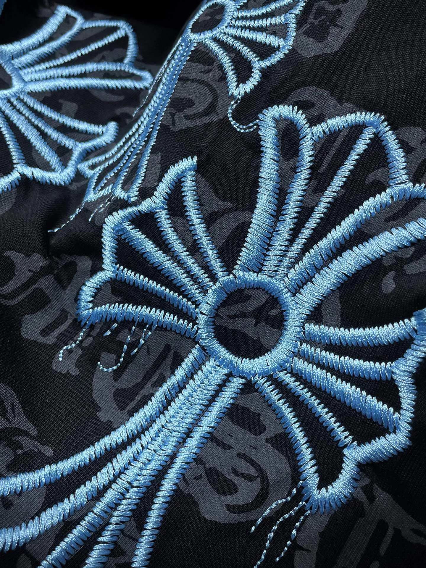 P150 New for summer Chrome Hearts 25ss silicone lettering film version High gram weight environmentally friendly high-quality top-grade fabric 280g Heavy cross embroidery hand-made frayed short sleeves Counter synchronization 1:1 replica version Recommended color: black white Size: S, M, L, XL